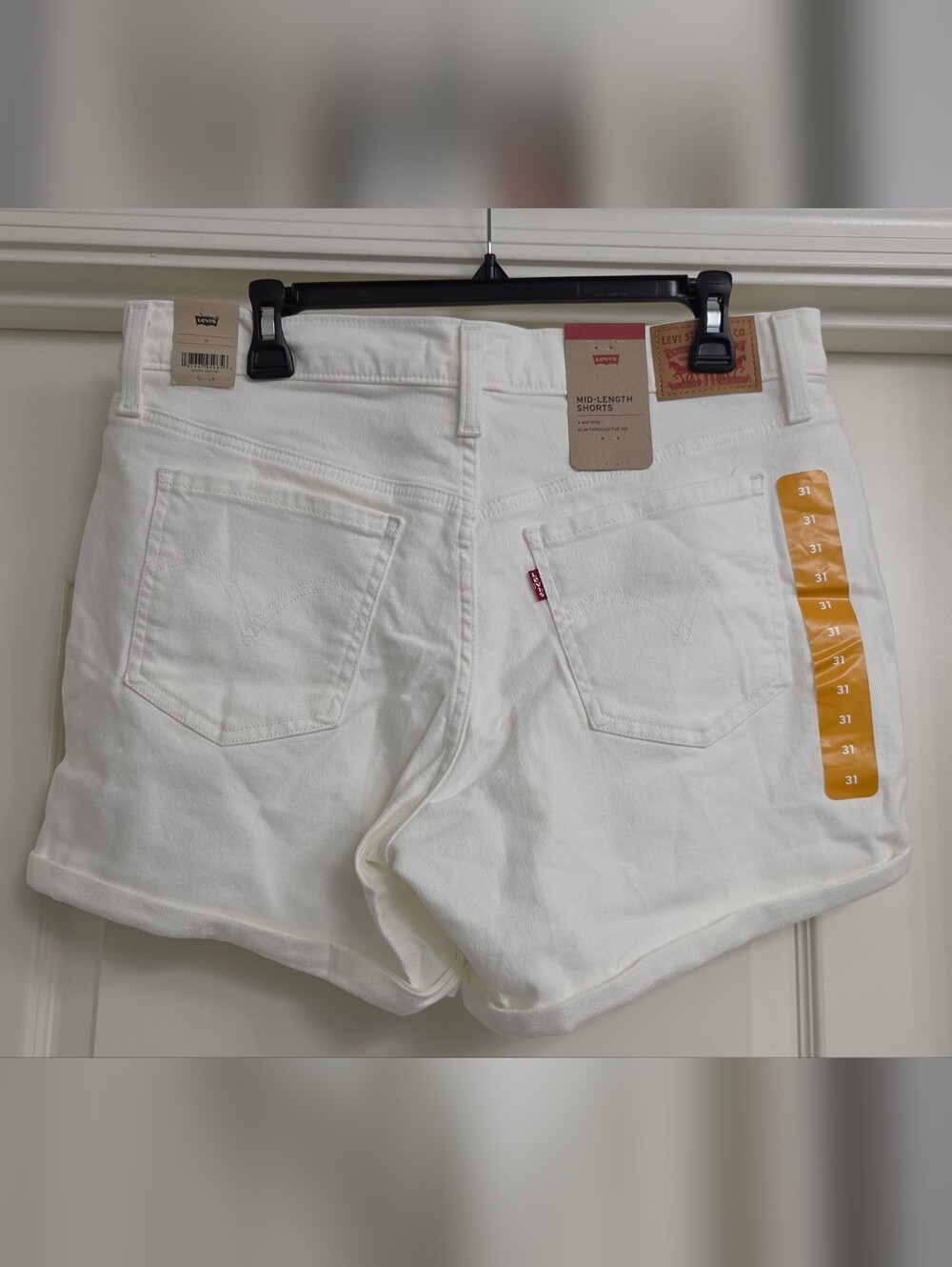 Levi's Mid Length Shorts - Picture 3 of 8